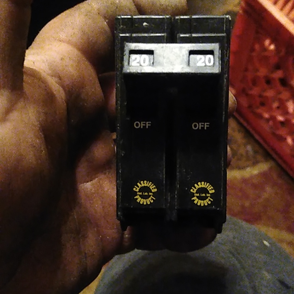 CUTLER HAMMER CHQ220 2 POLE 20 AMP CIRCUIT BREAKER TYPE CHQ CLASSIFIEDConditio